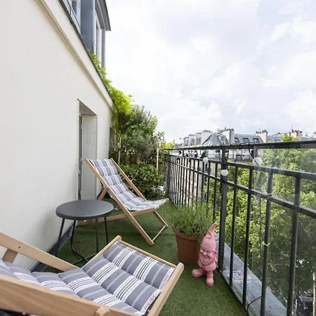 Piaf Apartment Paris